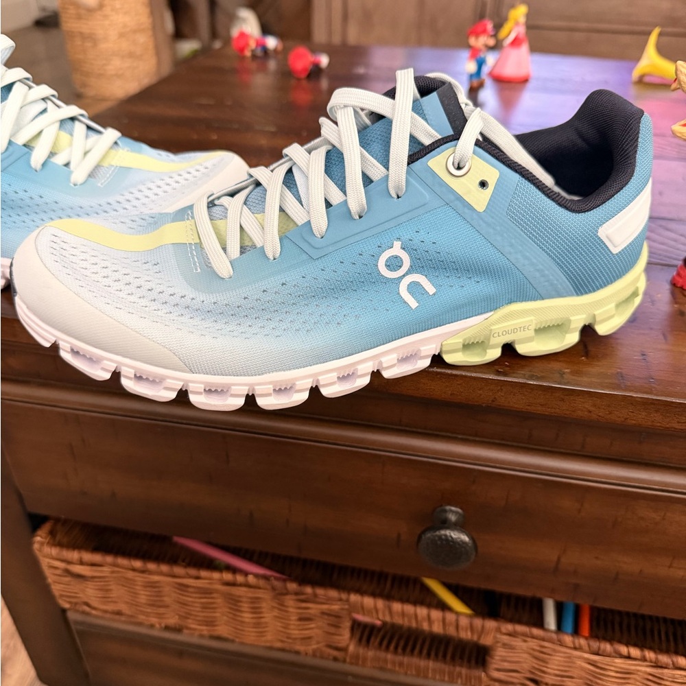 On Women's Blue and Yellow Sneakers